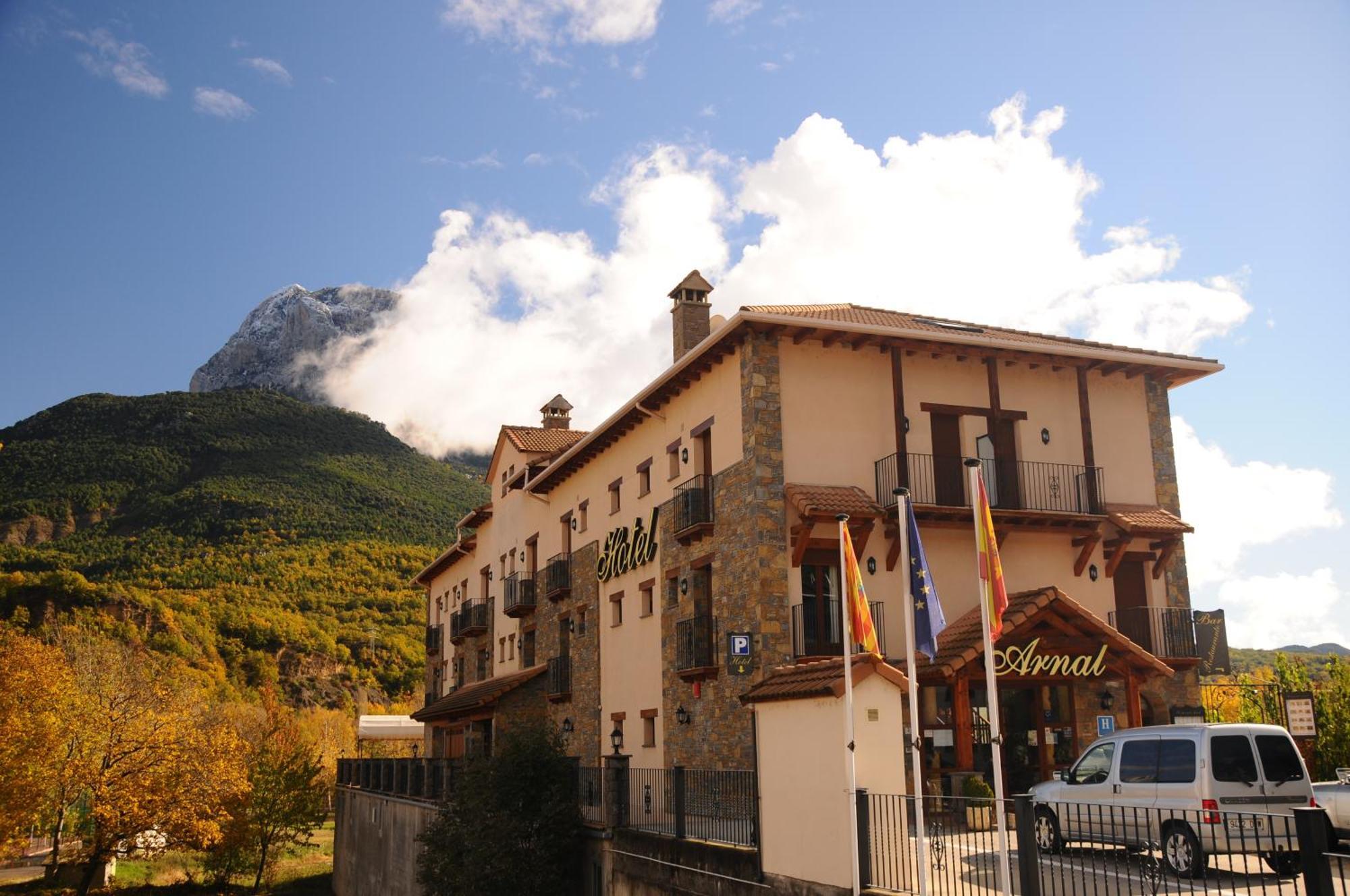 Hotel Arnal Escalona Екстериор снимка