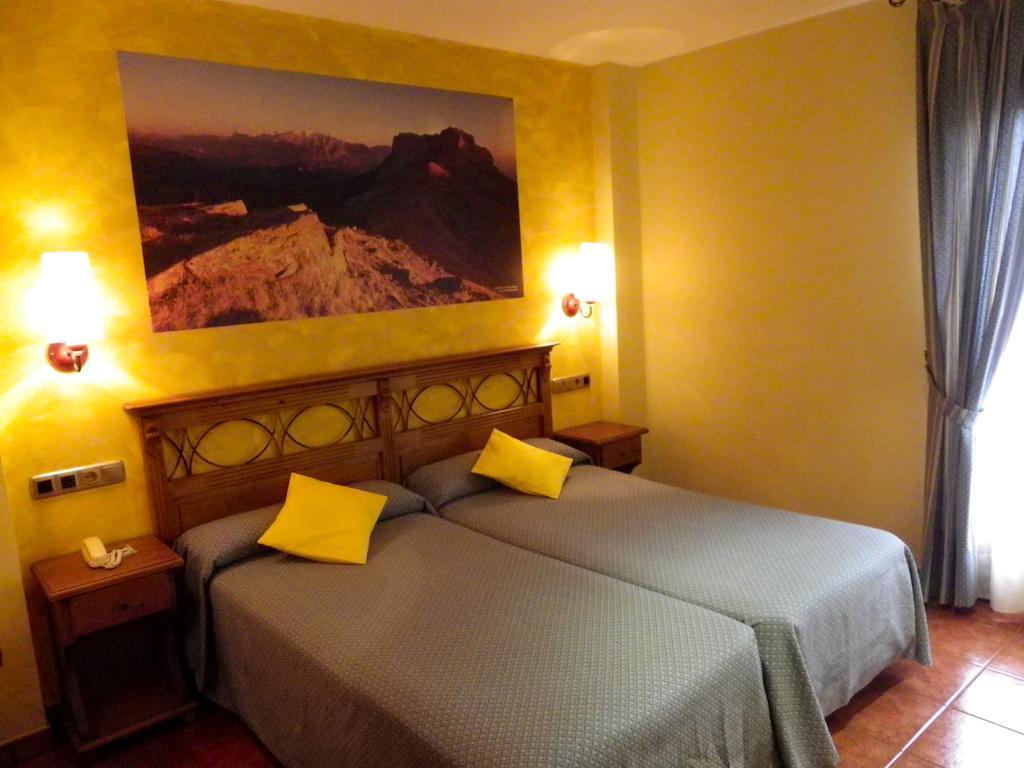 Hotel Arnal Escalona Екстериор снимка