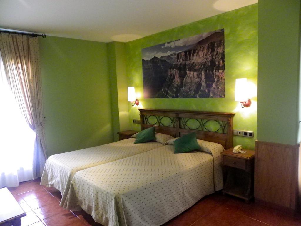 Hotel Arnal Escalona Екстериор снимка